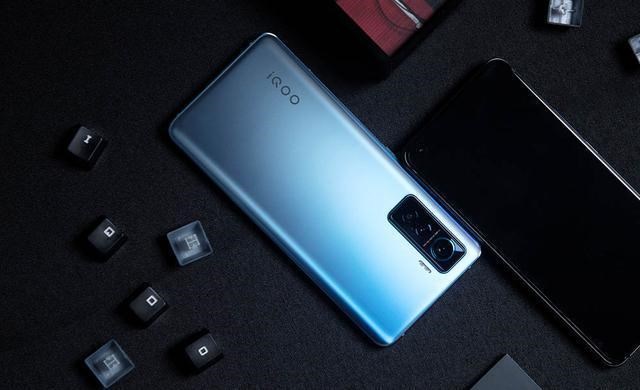 iqoo|小米10之后又一给力骁龙865旗舰，值不值得买看看首发评价再决定