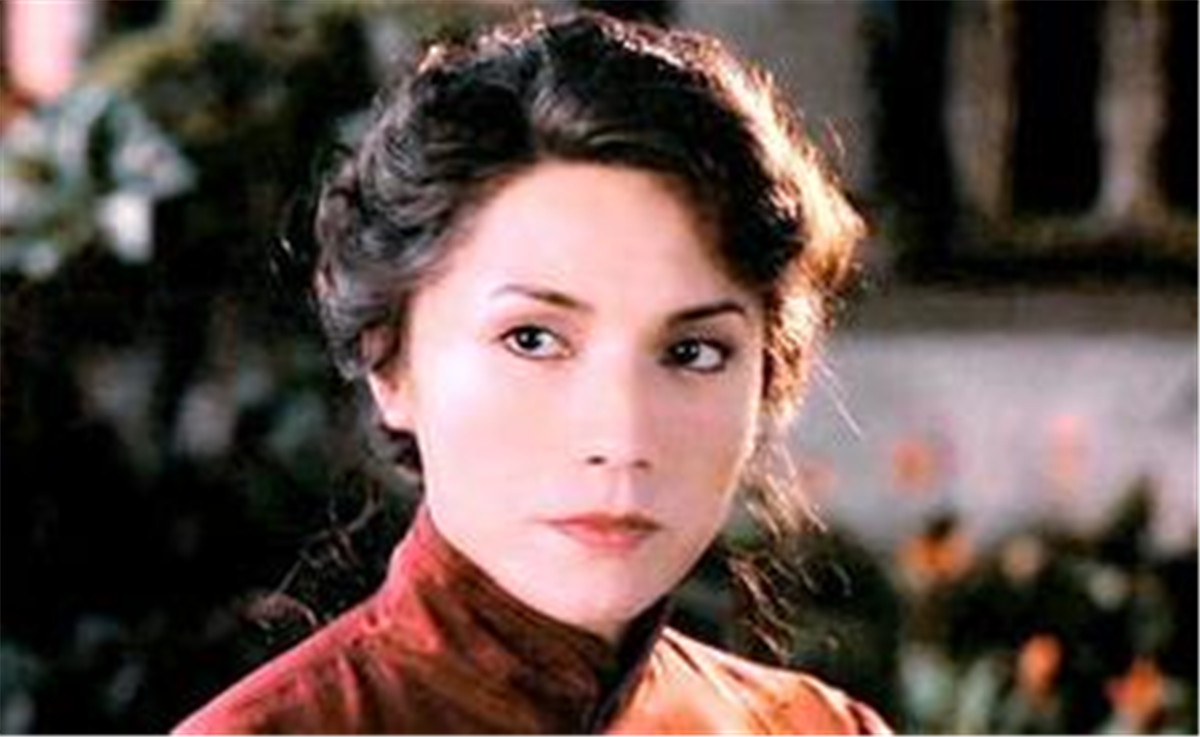 尊龙|尊龙的“盛世美颜”堪称一绝！68岁了，依旧是人间贵公子