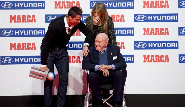 皇家马德里■皇马队史最伟大的6名中锋，大罗落榜，本泽马第6，第1非他莫属