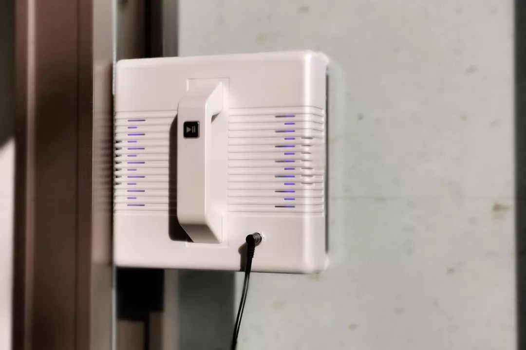 答应我别再用生命擦窗户了，交给擦窗机，又快又干净！