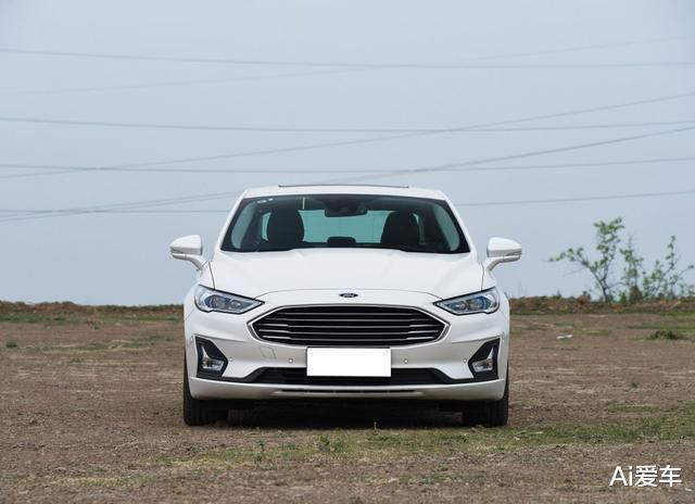 奔驰S级|被冷落的B级好车！轴距2850，丐版膝部气囊，一身精品高速稳如牛