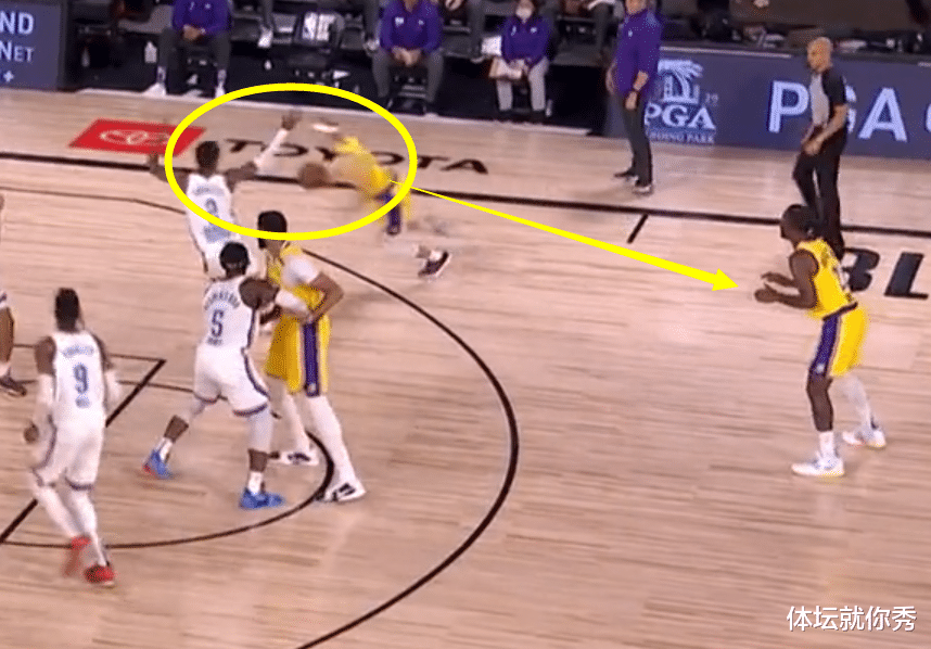 湖人队|心酸！一细节体现JR在湖人地位，8分钟仅触球3次，甘心给小弟打下手
