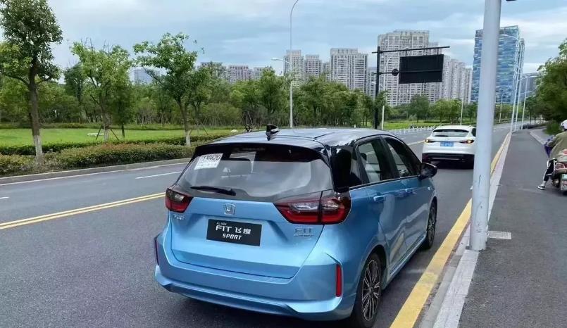 「本田飞度」又一合资“小钢炮”到店!131马力仅1.5L,高速120不飘,本月预售