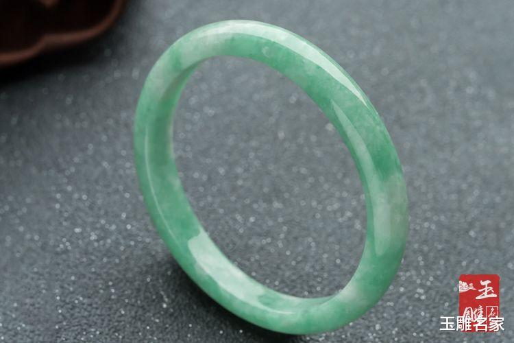 古钱币|豆青翡翠价格是多少？豆青翡翠价格介绍