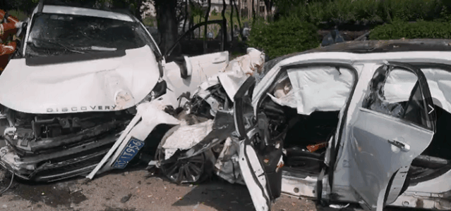 凯迪拉克|时速173公里凯迪拉克撞上掉头路虎,两死悲剧责任该如何划分?