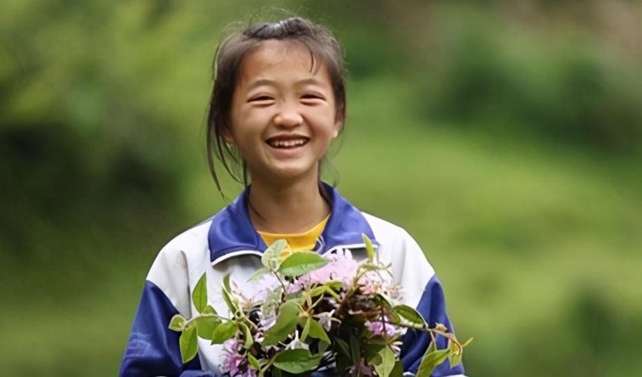 变形计|她是《变形计》中“神仙妹妹”，农村娃华丽转身，今穿名牌化浓妆
