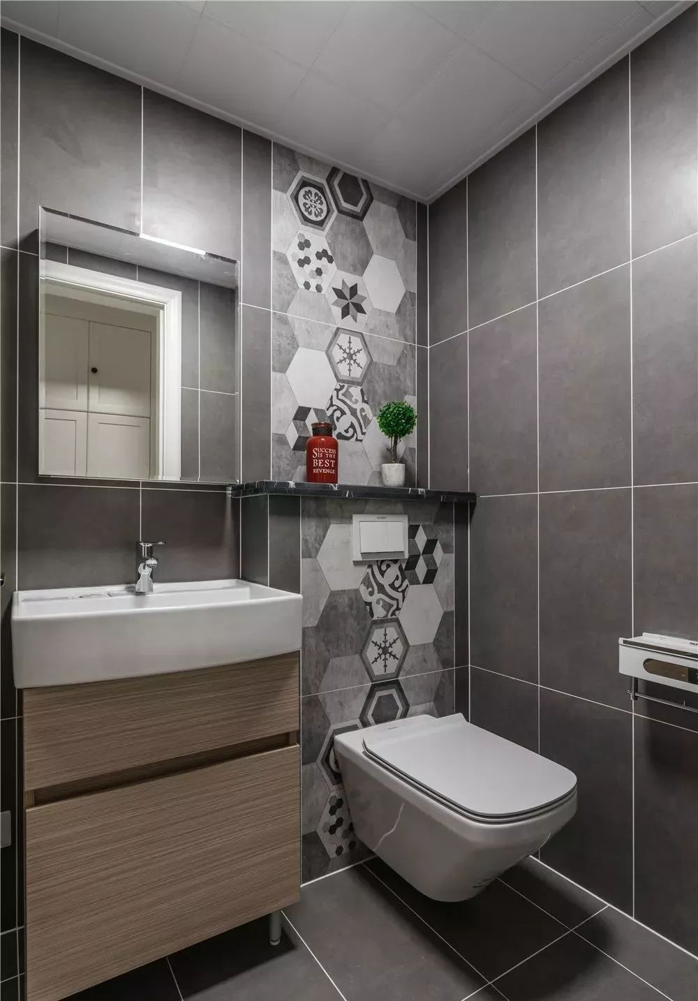 101㎡现代美式风，加入黄铜元素，让空间多一份轻奢感！