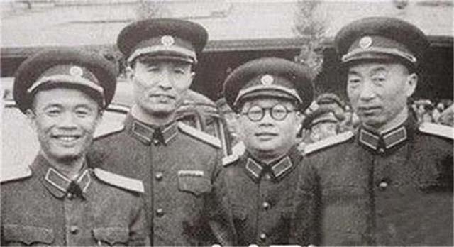 |1955年授衔,这少将扬言:要把少将勋章挂狗尾巴上,后来怎样了