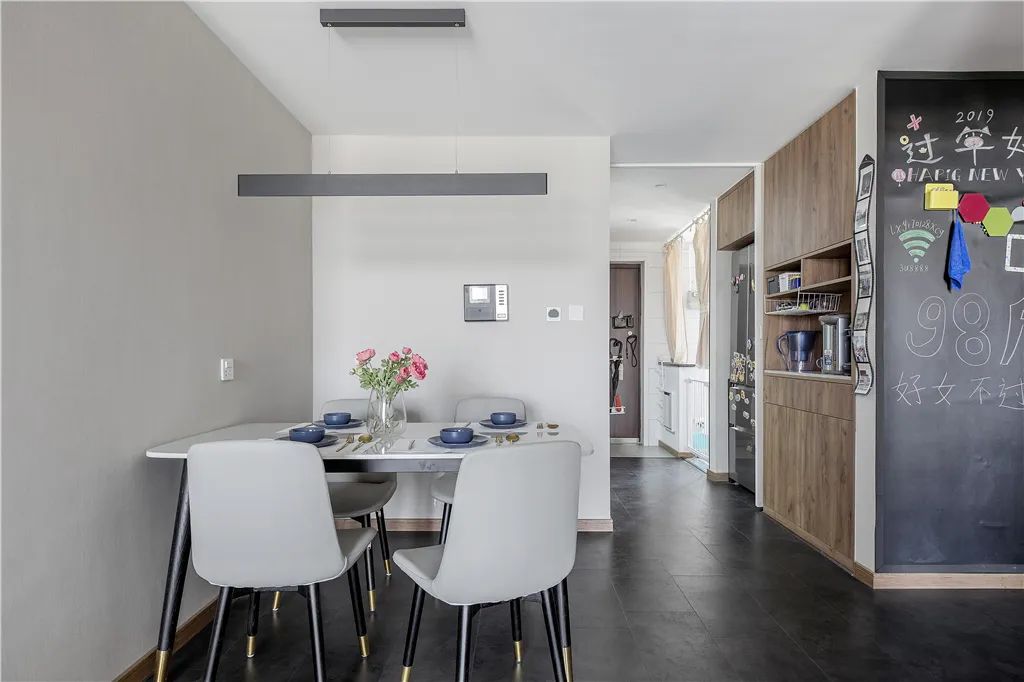 『北欧』34万装修100㎡现代轻奢，丰富实用的收纳，营造简约文艺的家