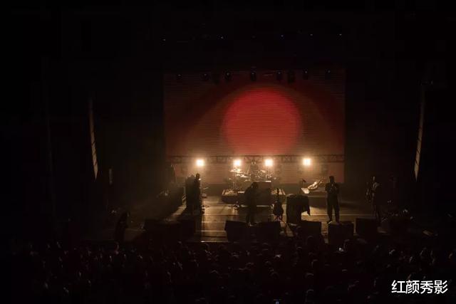 万能青年旅店■中国的摇滚乐队,要在生活的泥地里打个滚!