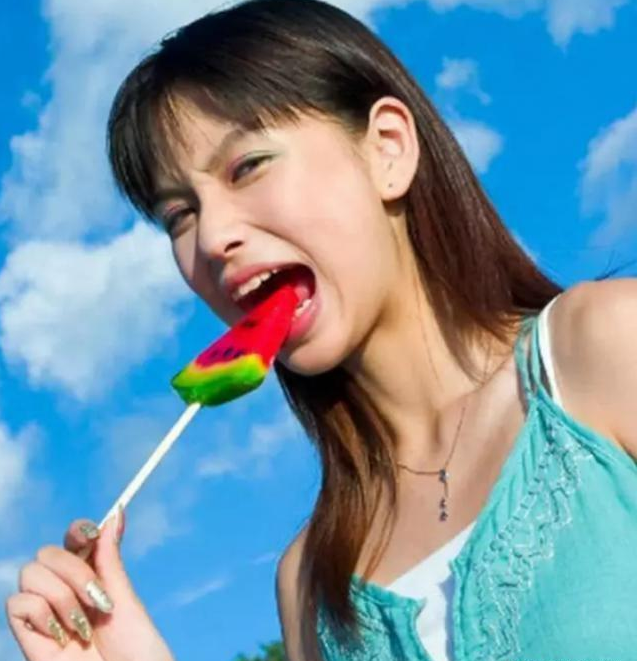 郑爽:郑爽14岁,鞠婧祎14岁,baby14岁,看到赵丽颖:冯绍峰赚到了!