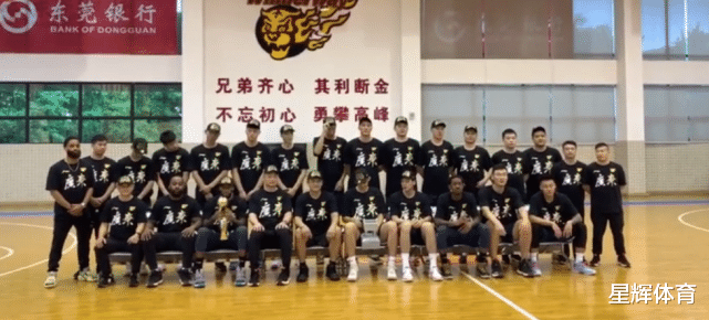 易建联|宏远消息！阿联术后首次亮相 周鹏遗憾没拿FMVP 徐杰女友身材高挑