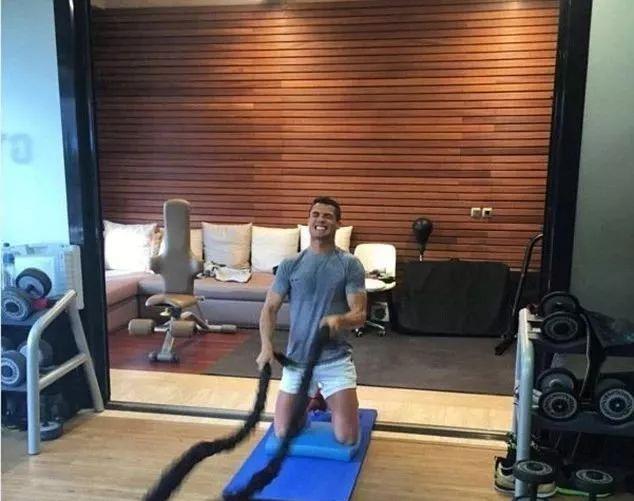 C罗|35岁C罗拥有20岁身体和7%体脂，99%时间保持着自律