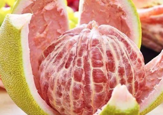 肝脏|秋天吃柚子对身体好，但这3种人最好尽量少吃，早知道早受益！