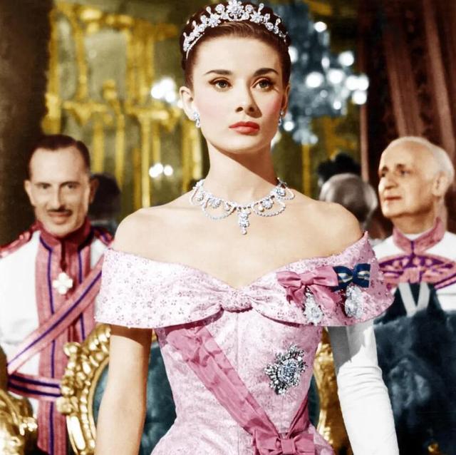 孙芸芸▲百亿千金密会平民“穷小子”，顶级名媛孙芸芸之女的“罗马假日”