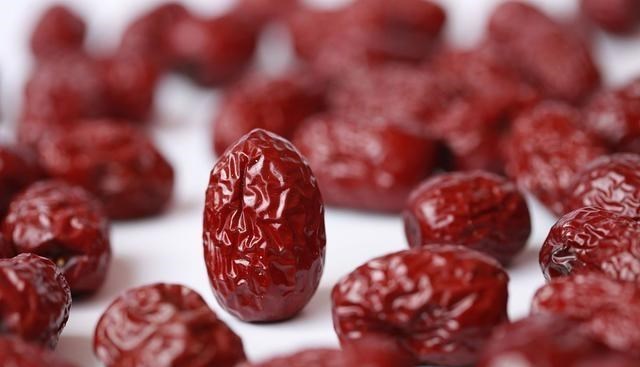 钟南山|天然“安眠药”公布，不是酸枣仁，不是香蕉，常喝点，好梦自然来