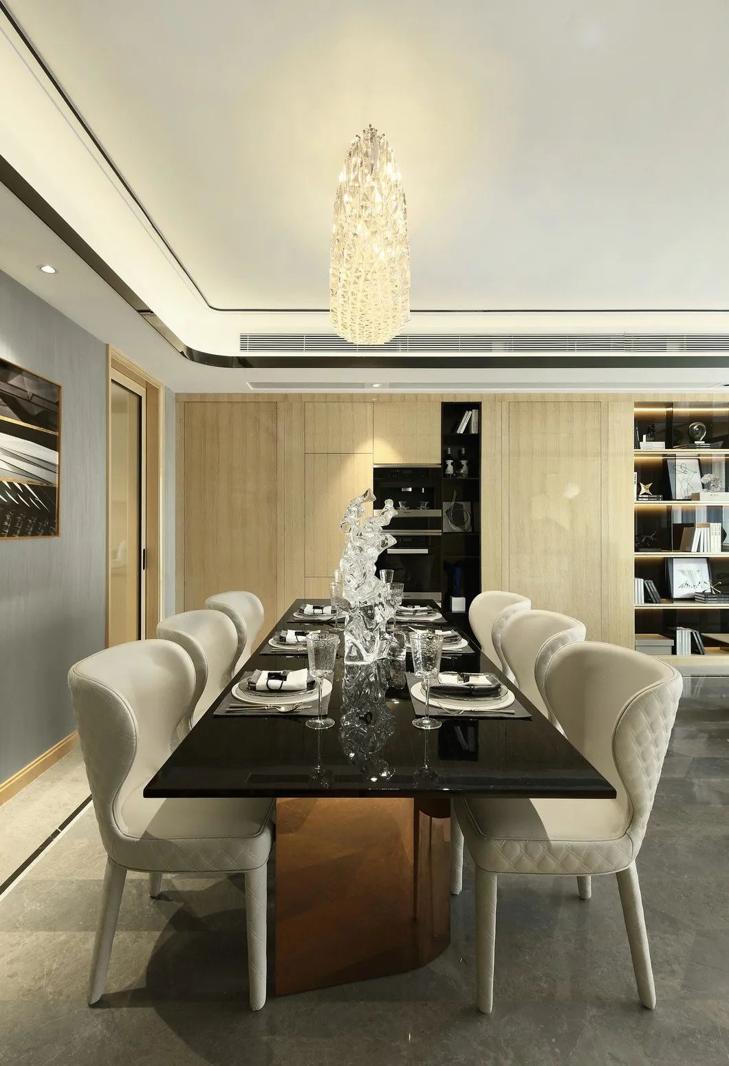 |170m2现代轻奢风，轻盈豪华的现代材料质感巧妙地融合在空间中！