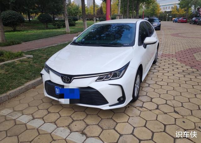 丰田卡罗拉：12万预算，丰田卡罗拉和大众朗逸哪个好？车主：对比就知道差异了