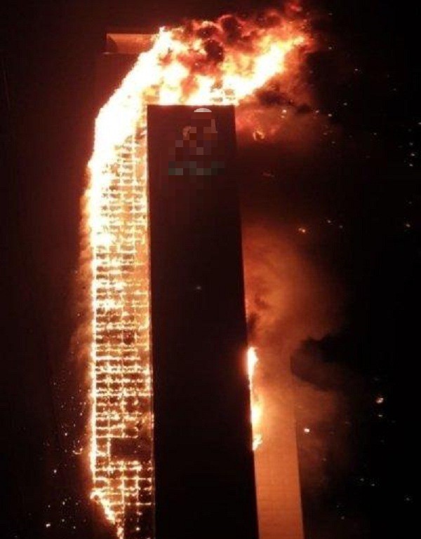 88人傷亡！韓國33層高樓失火，整棟樓成火球，或給文在寅致命一擊-圖2