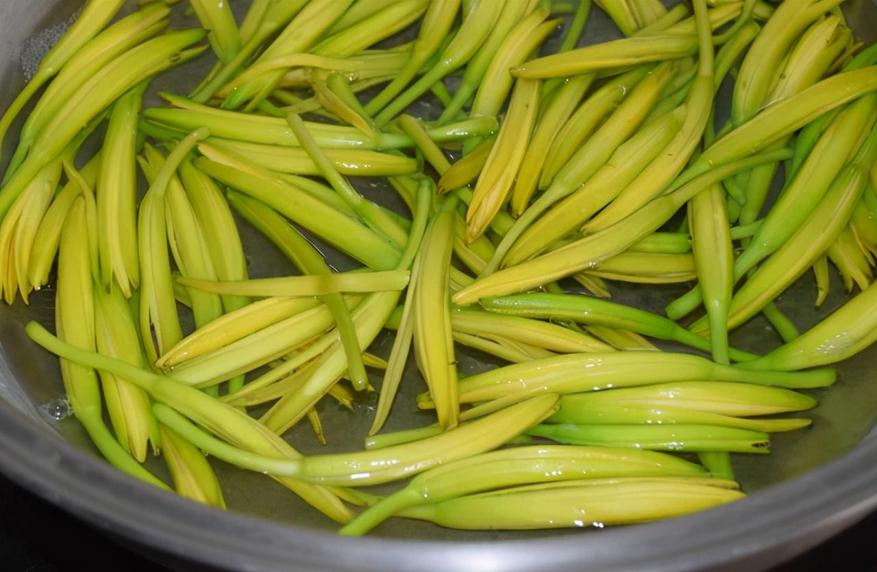 菠菜|没有焯水就不能吃的4种蔬菜，为了健康，以后可别再直接下锅了！