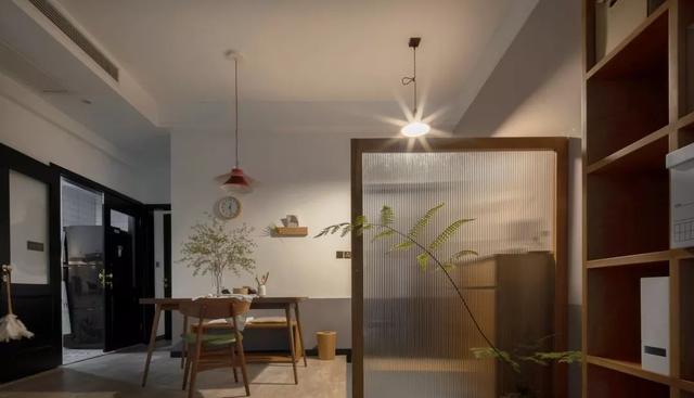 她家院子比房子还大，足足有80m2，在城里也能过得像李子柒