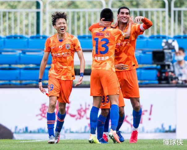 山东鲁能|3-2，大逆转！中超首个头球帽子戏法诞生，前曼联外援霸气怒吼