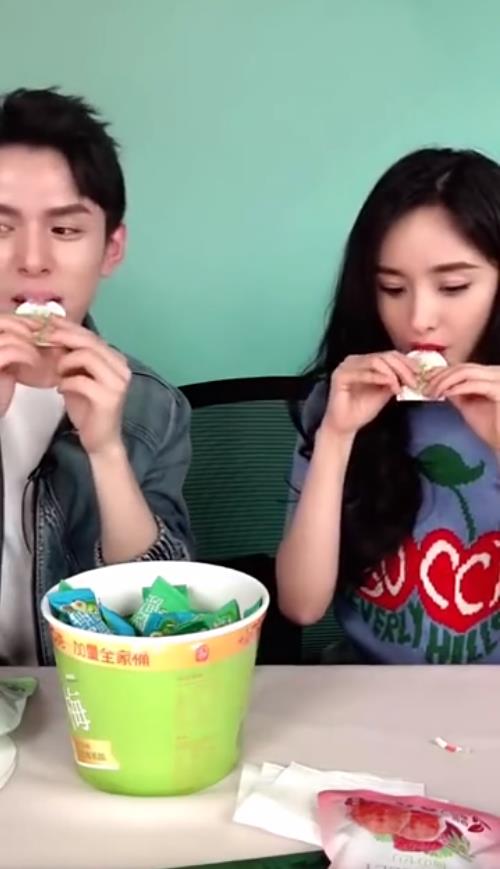 [李佳琦]李佳琦小助理付鹏突然宣布退出直播间，临走时偷抹眼泪惹网友不舍