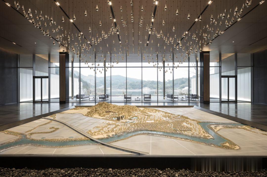 走，去Tiffany喝下午茶