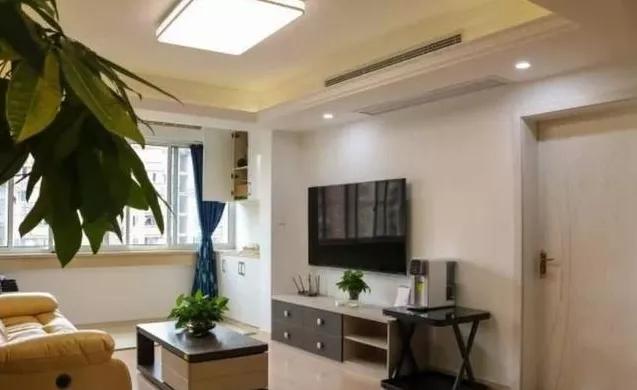 |老公硬把主卧做个“小改动”，打开柜门我愣了，这设计太用心了