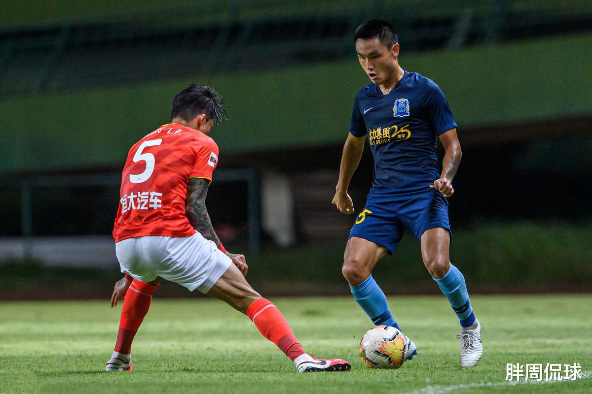 山东鲁能|鲁能赚翻了!李霄鹏2名外租球员华丽蜕变,未来必带国脚光环回归