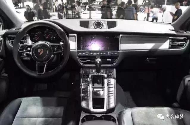 「年检」保时捷总算低头了！102万一口气降到50万，干翻宝马X5踩死奥迪Q7