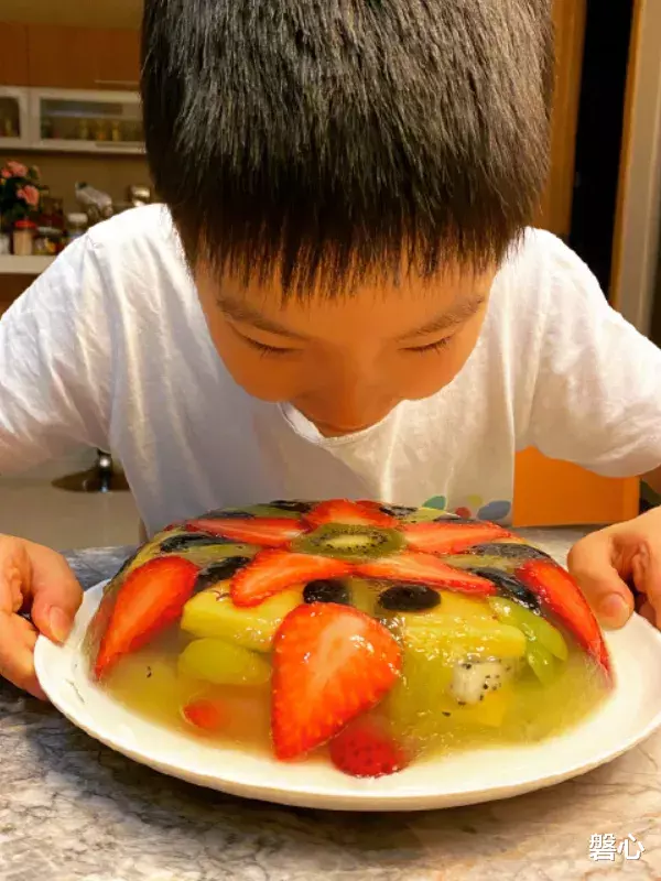 「杨安迪」黄圣依才是“偏心式遗传”，好基因都给了杨安麟，杨安迪却这样