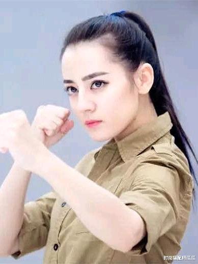 发型▲女人不管多大年纪，这3款显老发型千万别留，不仅像大妈还伤发