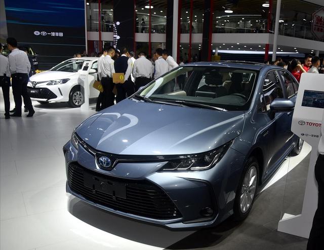 丰田卡罗拉|丰田卡罗拉再次升级！1.2T油耗6升，空间不输朗逸，比思域还帅气