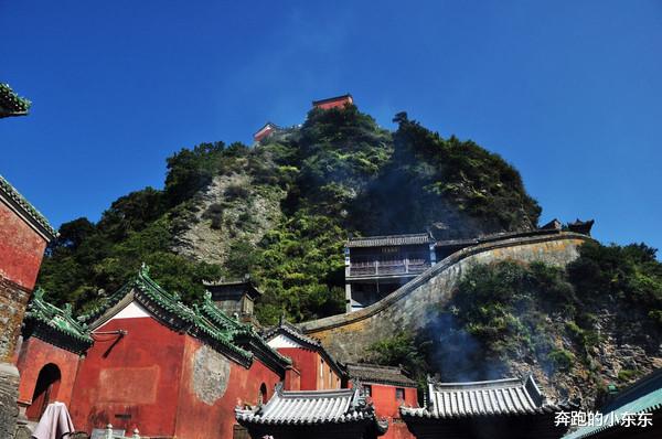 【武当山】中国最赚钱的山，一年收入81亿元，当地人：这才是金山银山