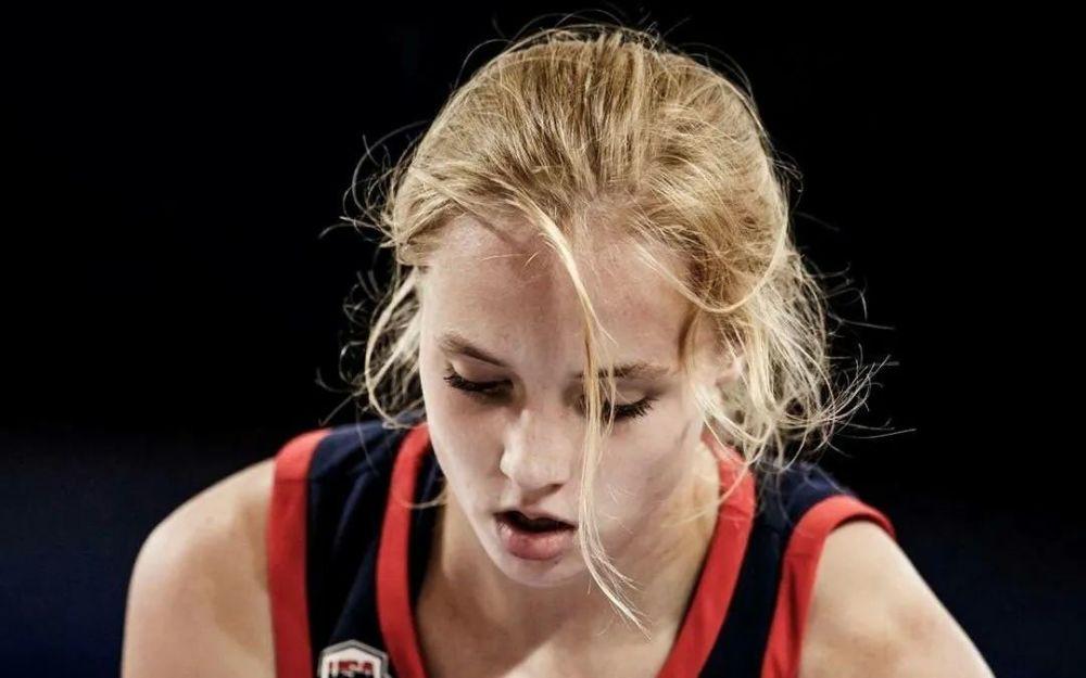 美国队|单场46+15+13+10，美国女高中生爆红，关键是颜值还高