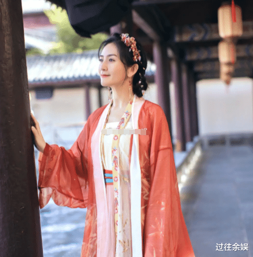 谢娜|谢娜第一次穿汉服录节目，而谁注意她脚上的鞋？汉服粉：不懂别乱穿