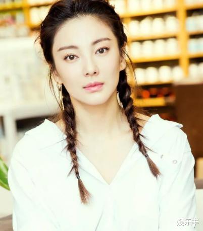 【张雨绮】龙岭迷窟：张雨绮衬衣上扣子开了，网友：导演加了秘密武器