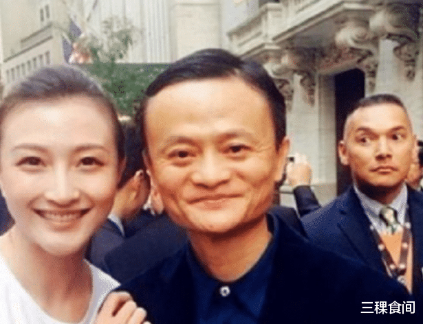 【阿里巴巴】马云刚开公司的时候,答应前台小妹干满10年就给2亿,她结果怎样