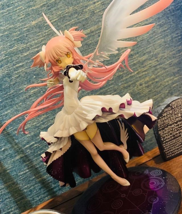 白槿学长 出差回国没时间收拾，手办却以暴力方式带回？网友表示：心疼不已