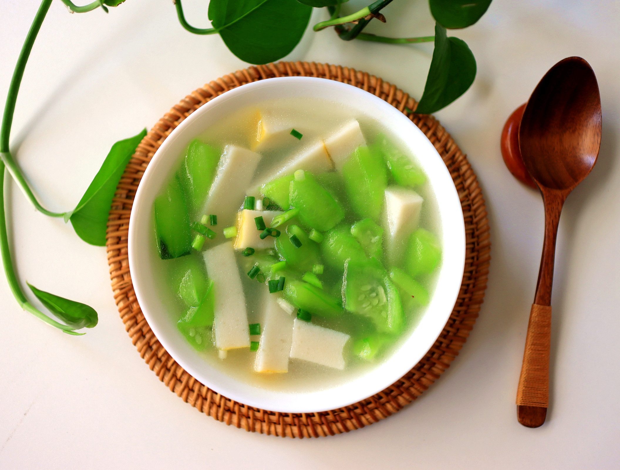 『土豆』夏天，我家人喝这汤上瘾，一人喝掉一大碗，孩子直呼：鲜美真好喝