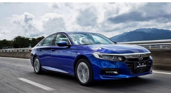 本田雅阁|雅阁1.5t与帕萨特1.4t哪个动力好一点，油耗低一点？