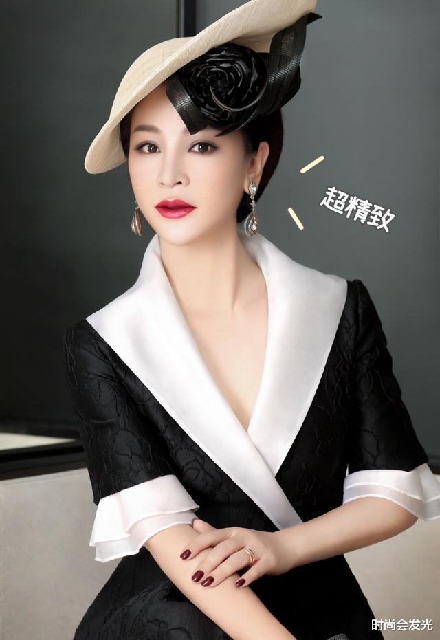 古风|毛戈平老婆近照曝光！歪戴礼帽贵气十足，夫妻“撞脸”更像亲兄妹