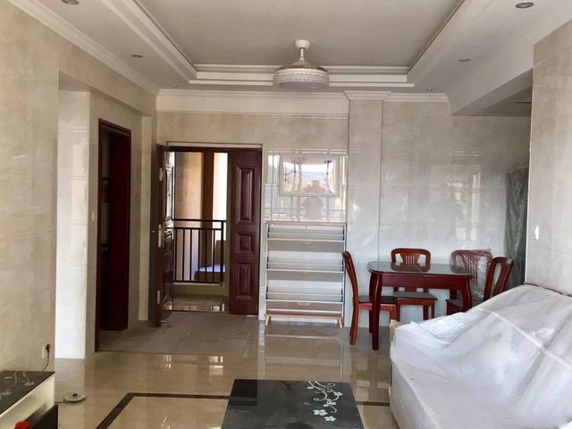 ▲新房全屋贴瓷砖，竟连空调都不用了，电视墙贴砖还省了2万！