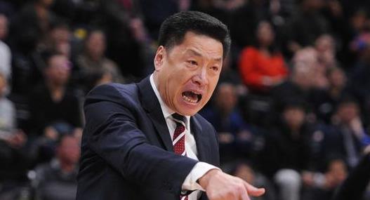 广东男篮|朱芳雨没说错，师徒对决杜锋无奈，易建联和外援不敢下场