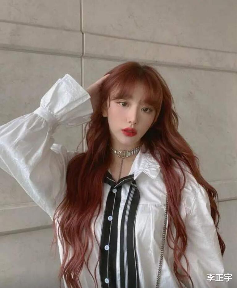 鞠婧祎|女星发量造假成常态? 孟美岐贴假发片，鞠婧祎发际线粉涂到额头