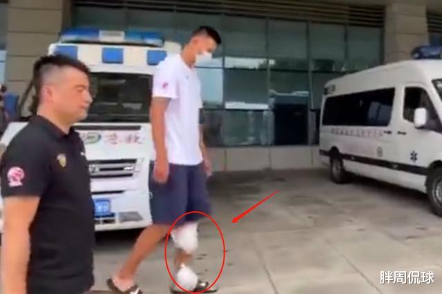 易建联|杜锋又放烟雾弹？易建联一细节暴露真实伤情，北京想赢不容易