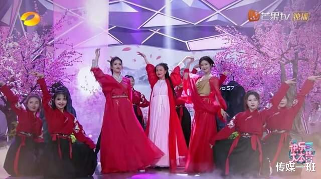 白梦妍|《快乐大本营》赵露思白鹿吴昕同台比古装,赵露思不敌白鹿,吴昕站C位