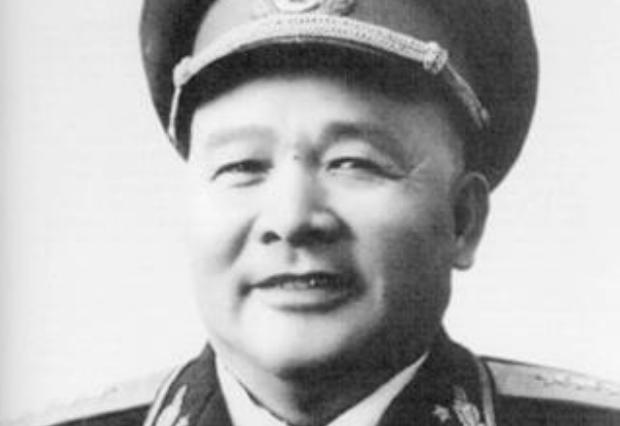 徐海东|她是开国大将的女儿,想让父亲帮忙找工作被拒,当了一辈子农民