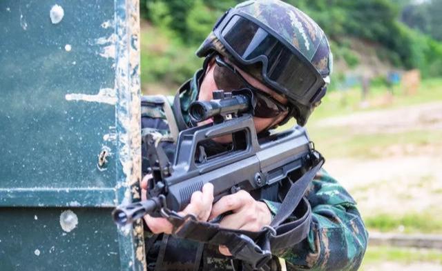 雪豹突击队▲3立一等功3立二等功，34岁当兵15年他还是正连